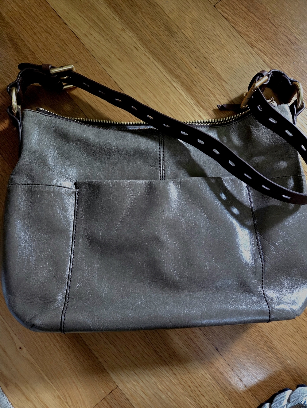 Classic Leather Shoulder Bag in Olive Gray